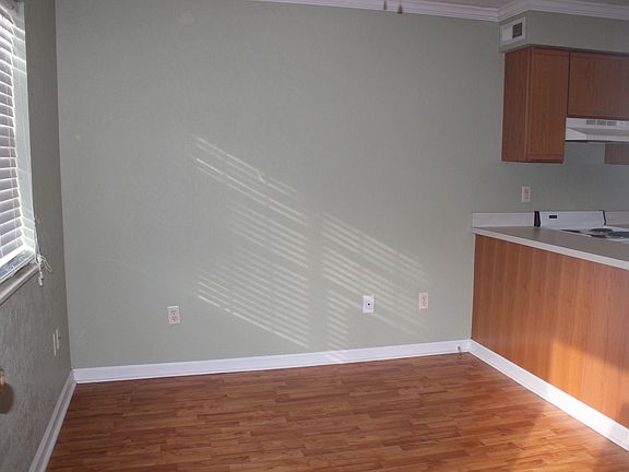 LIVING/KITCHEN
