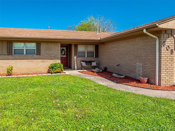 3rd image of 605 Lampton Ln