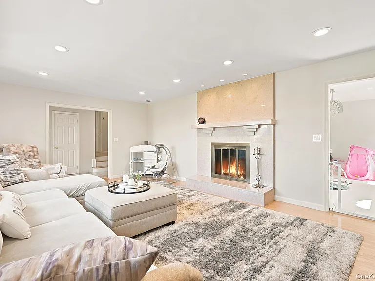 316 Gainsborg Ave #2 — Photo 6