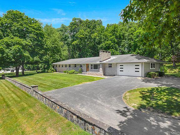 3rd image of 21 Vail Road