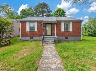 402 Edgewood St, Paris, TN 38242