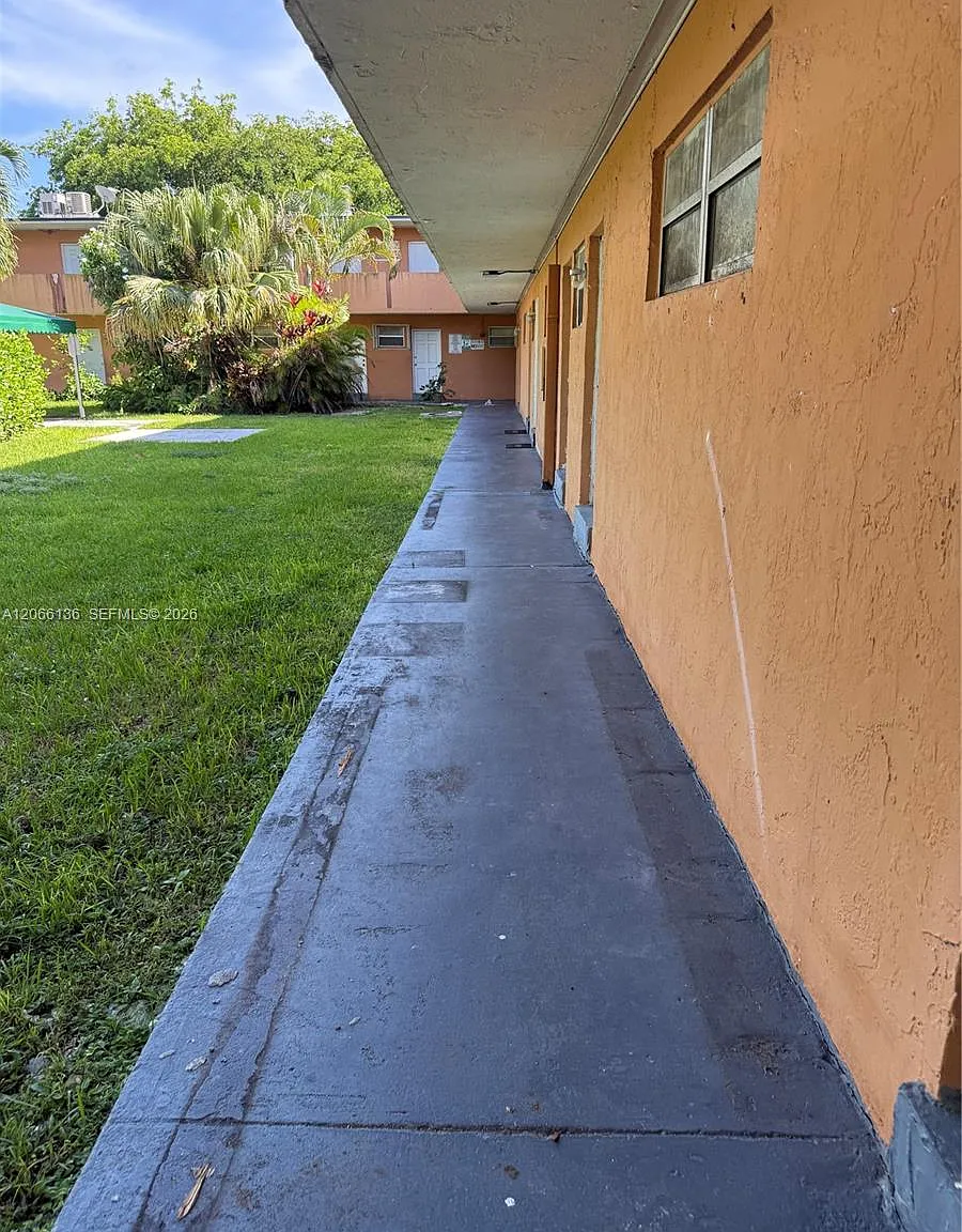 Villas At Cutler Bay Cond — Photo 2