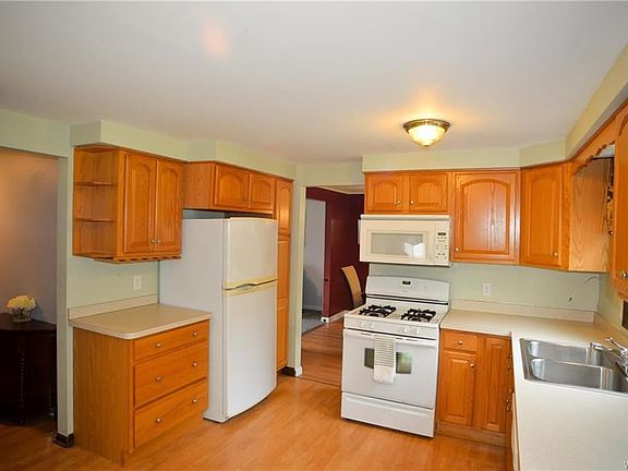 3rd image of 18 Christen Ct