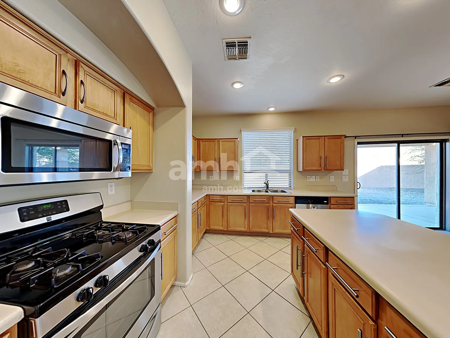 4 bed, 3.0 bath, 2719 sqft, $2,495 — Photo 4