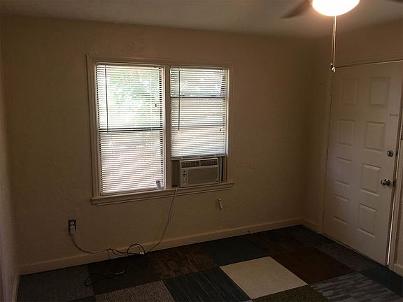 3rd image of 1302 1/2 NW Kingsbury Ave