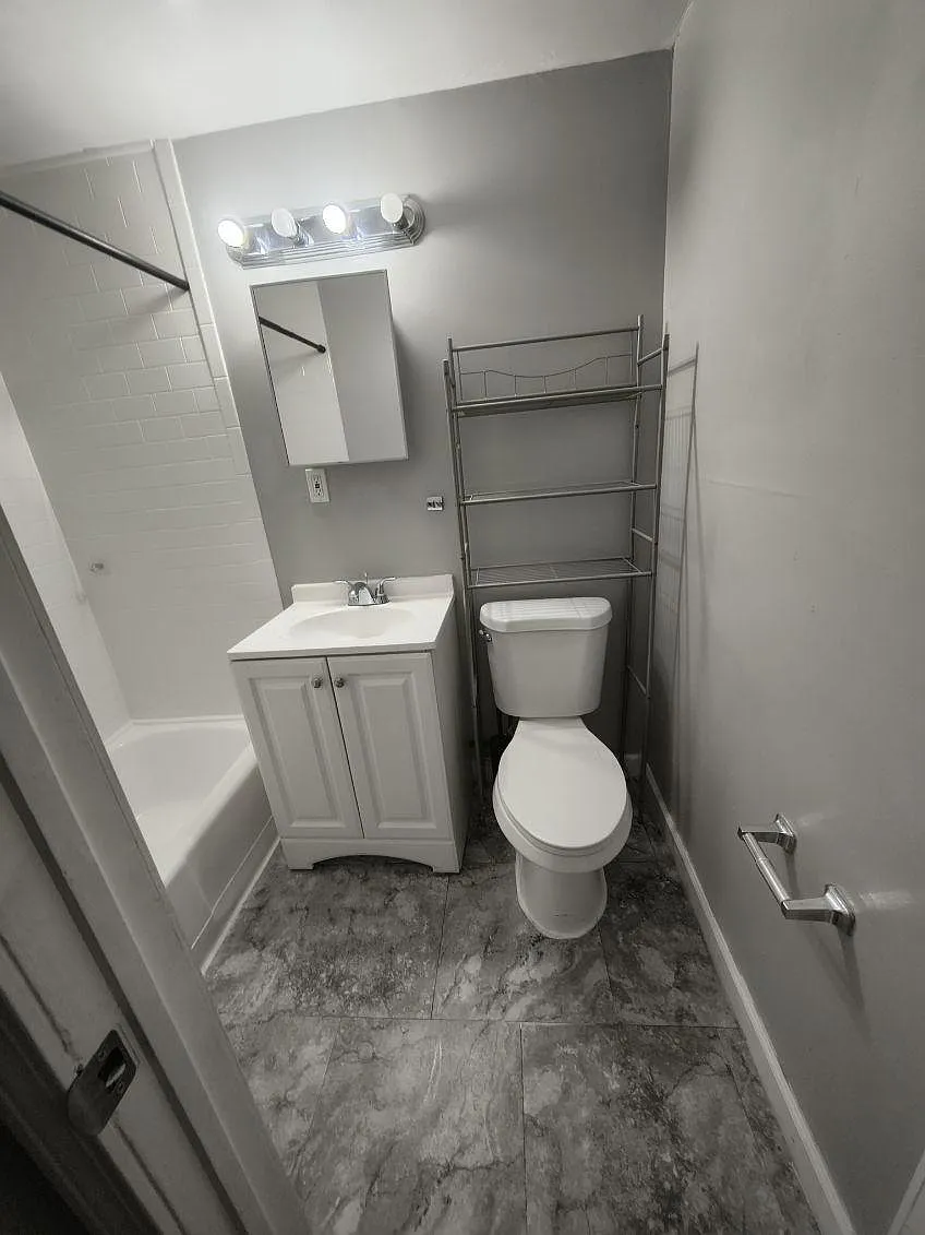 Building Photo - 467 Allen St #101
