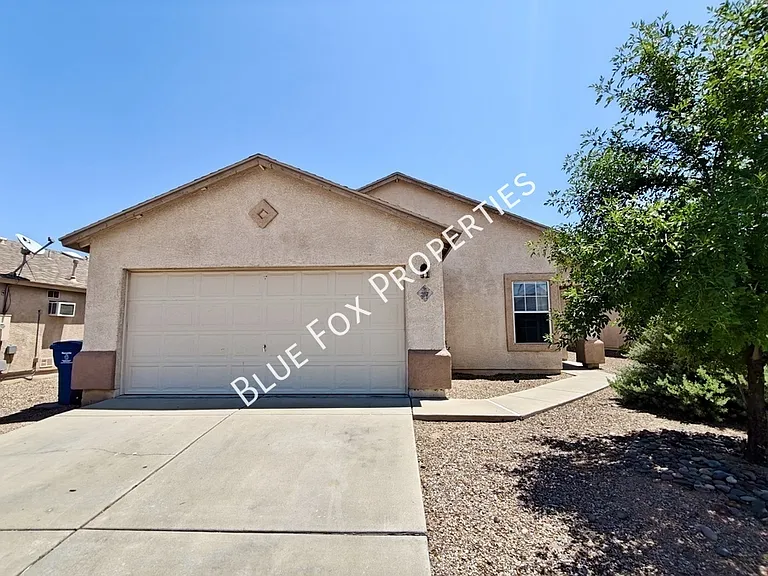 3117 S Nastar Dr — Photo 1