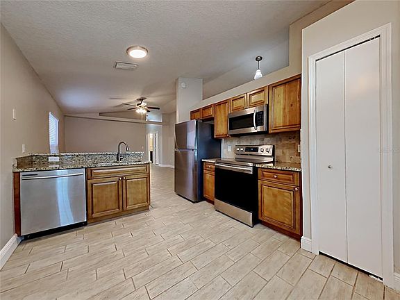 3rd image of 1604 Chatham Cir