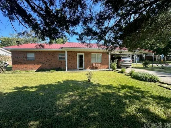 1400 Lockwood Dr, Corning, AR 72422