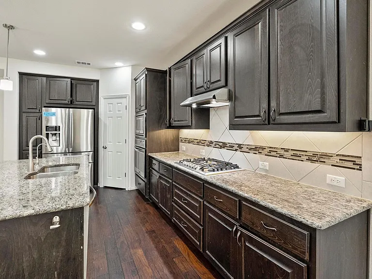 272 Nantucket Cir — Photo 8
