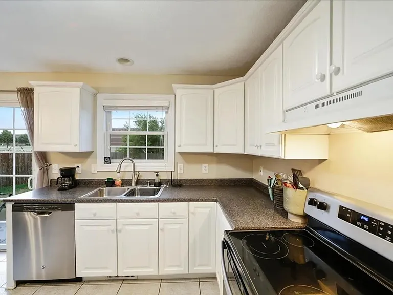 1831 Marina Dr — Photo 2