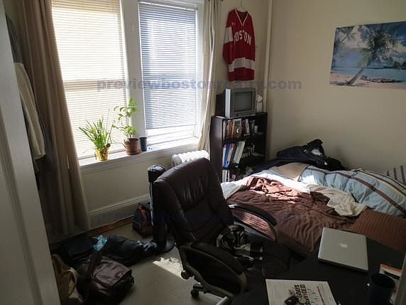 3rd image of 74 Egmont St #Sd2