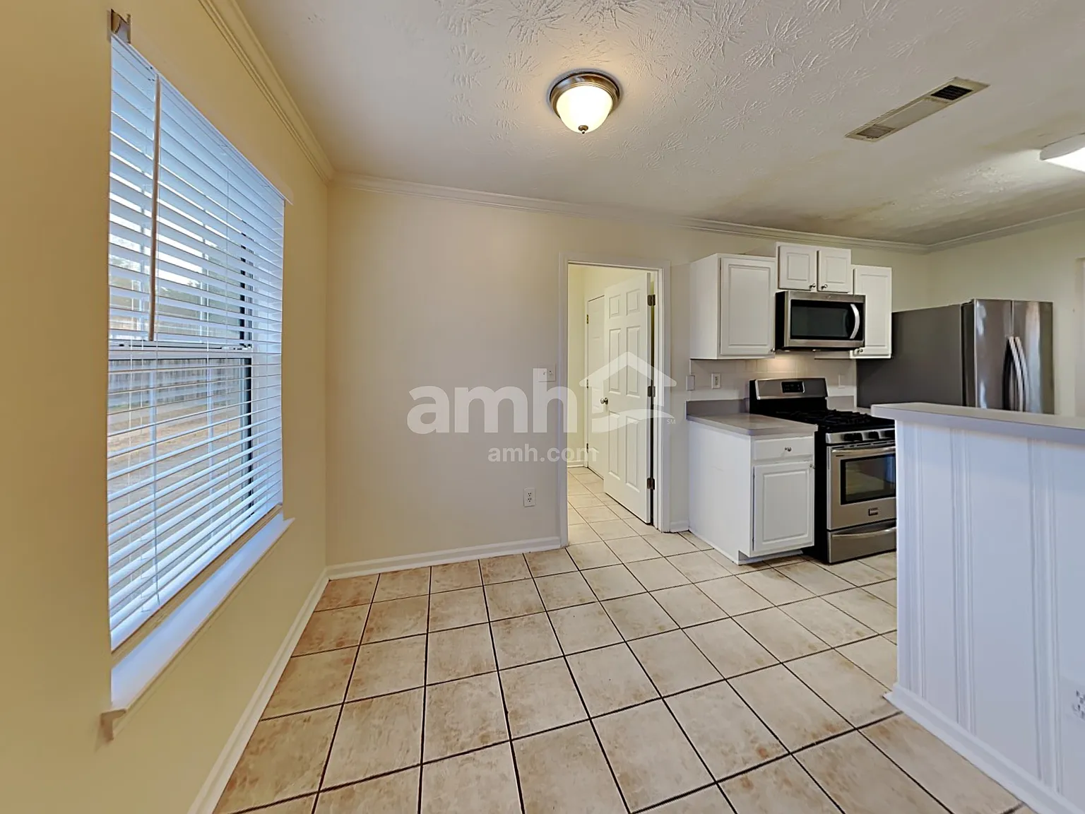 3 bed, 2.5 bath, 2036 sqft, $2,345 — Photo 4