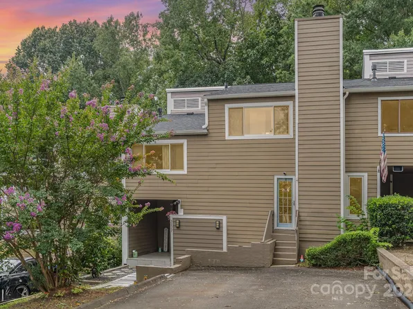3227 Windbluff Dr, Charlotte, NC 28277