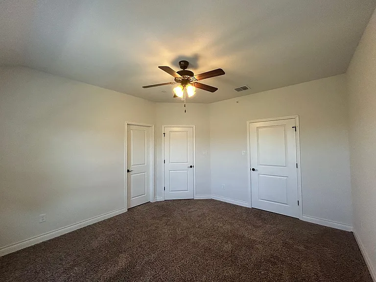 320 Untermaier St — Photo 12
