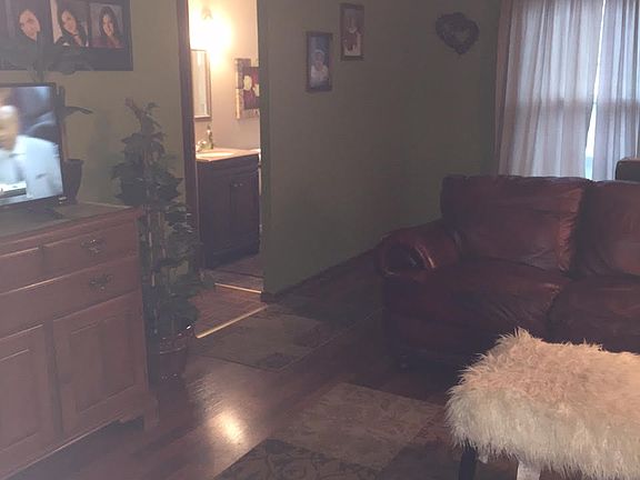 2nd image of 190 Ashwood Dr