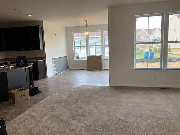 3rd image of 157 N Bayberry Pkwy