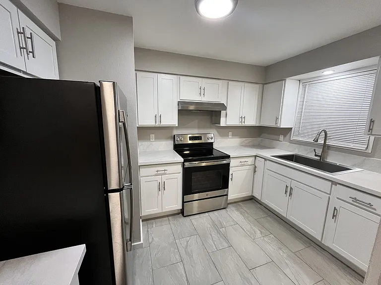 1400 NE 118th Ave #1 — Photo 1