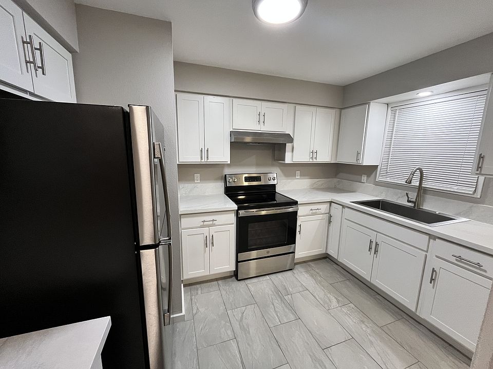 1st image of 1400 NE 118th Ave #1