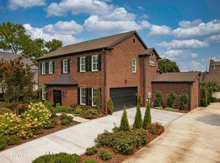 404 Boxwood Sq, Knoxville, TN 37919