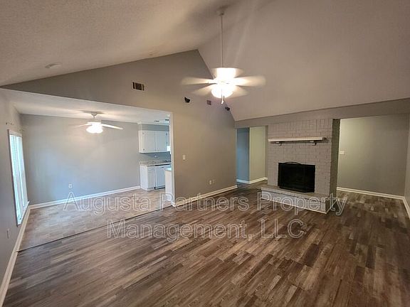 3rd image of 3528 Woodlake Rd