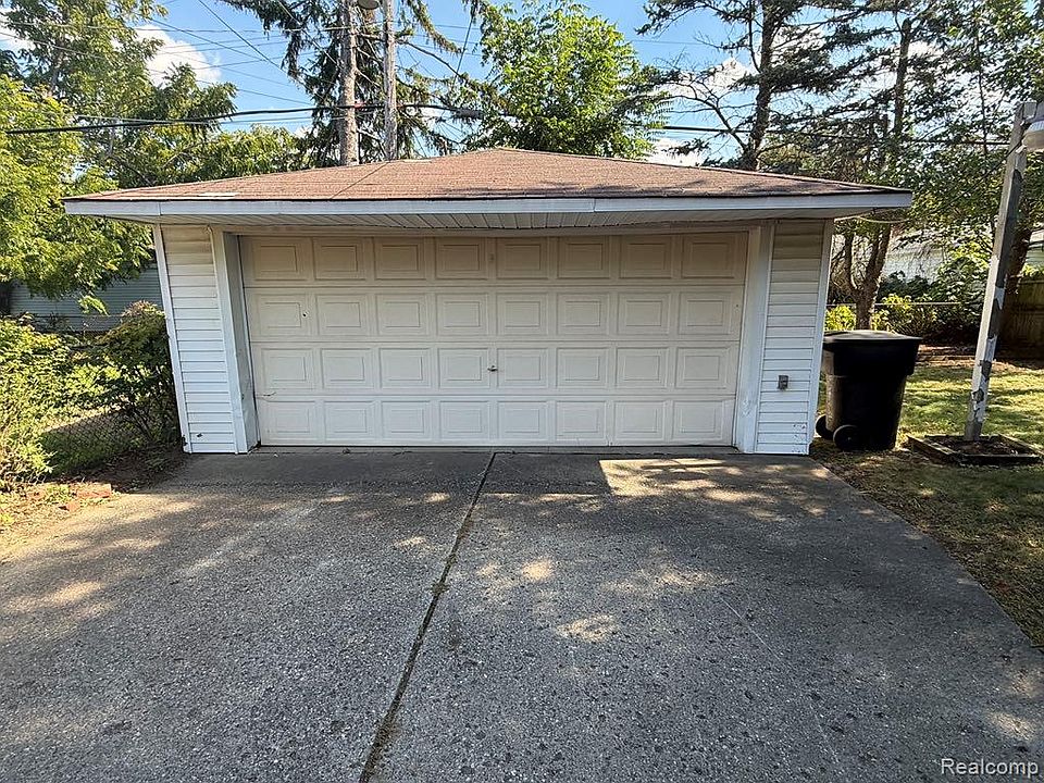 20292 Greenview Ave, photo 3