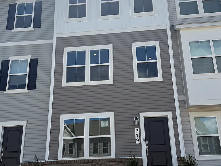 279 Sandy Bottom Cir — Photo 2
