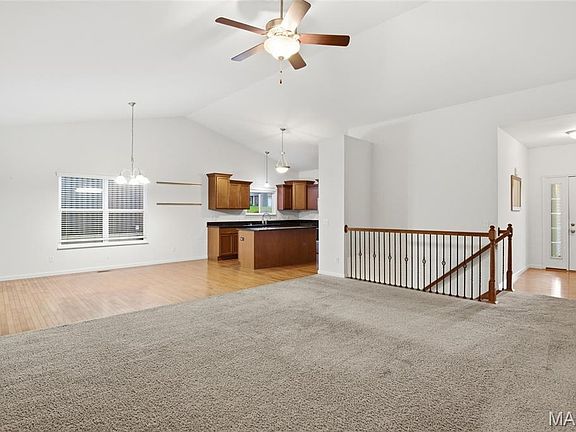 4th image of 528 Micahs Way