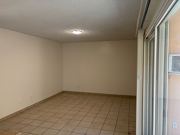 2nd image of 1552 N Mariposa Ave APT 1