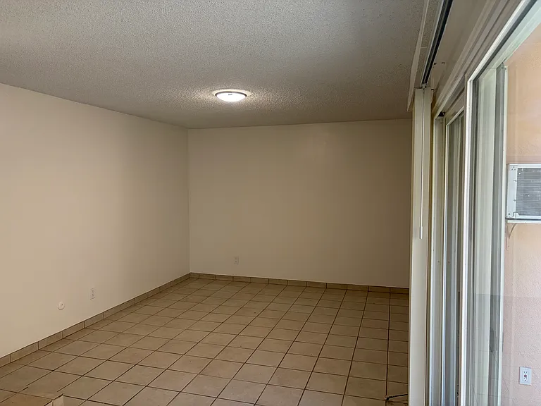 1552 N Mariposa Ave #1 — Photo 2