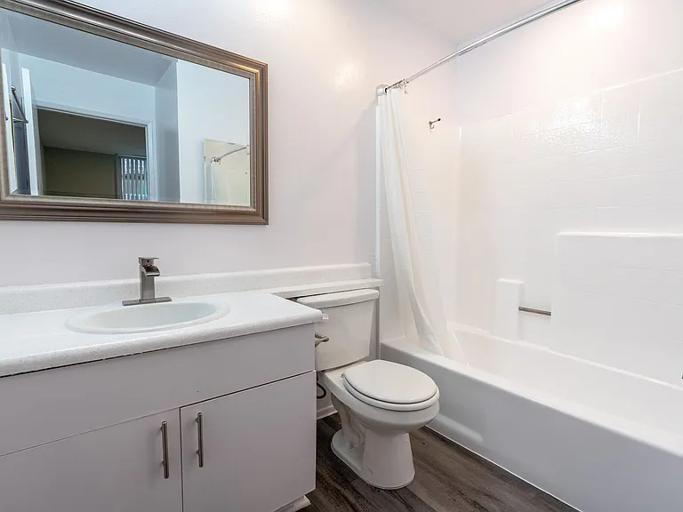 314 South Manhattan Place — Photo 14