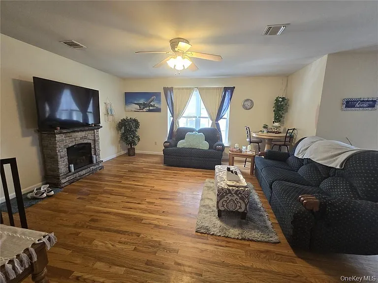 105 N Montgomery St #B3-4 — Photo 4