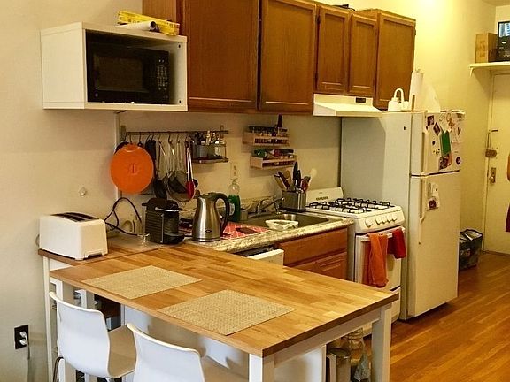 5th image of 341 E 85th St APT 18