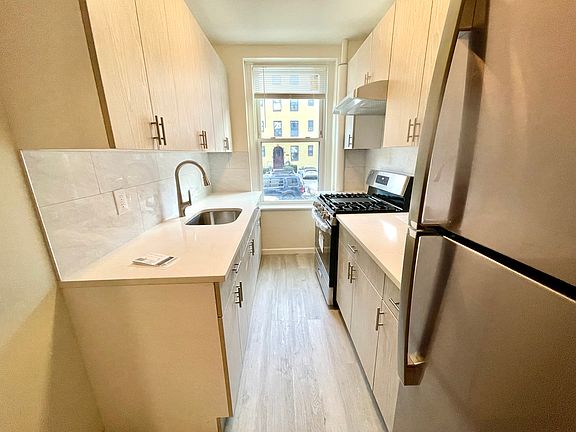 5th image of 2414 28th St APT 1B