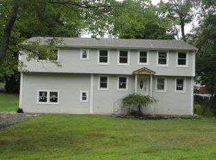 556 Whitenack Rd, River Vale, NJ 07675