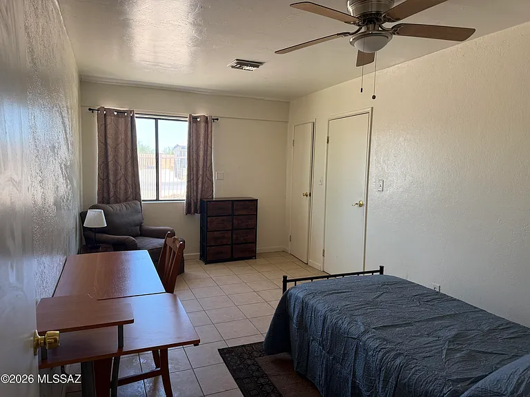 725 W 40th St — Photo 5
