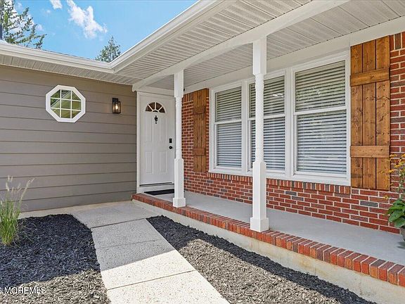 3rd image of 1078 Treasure Avenue