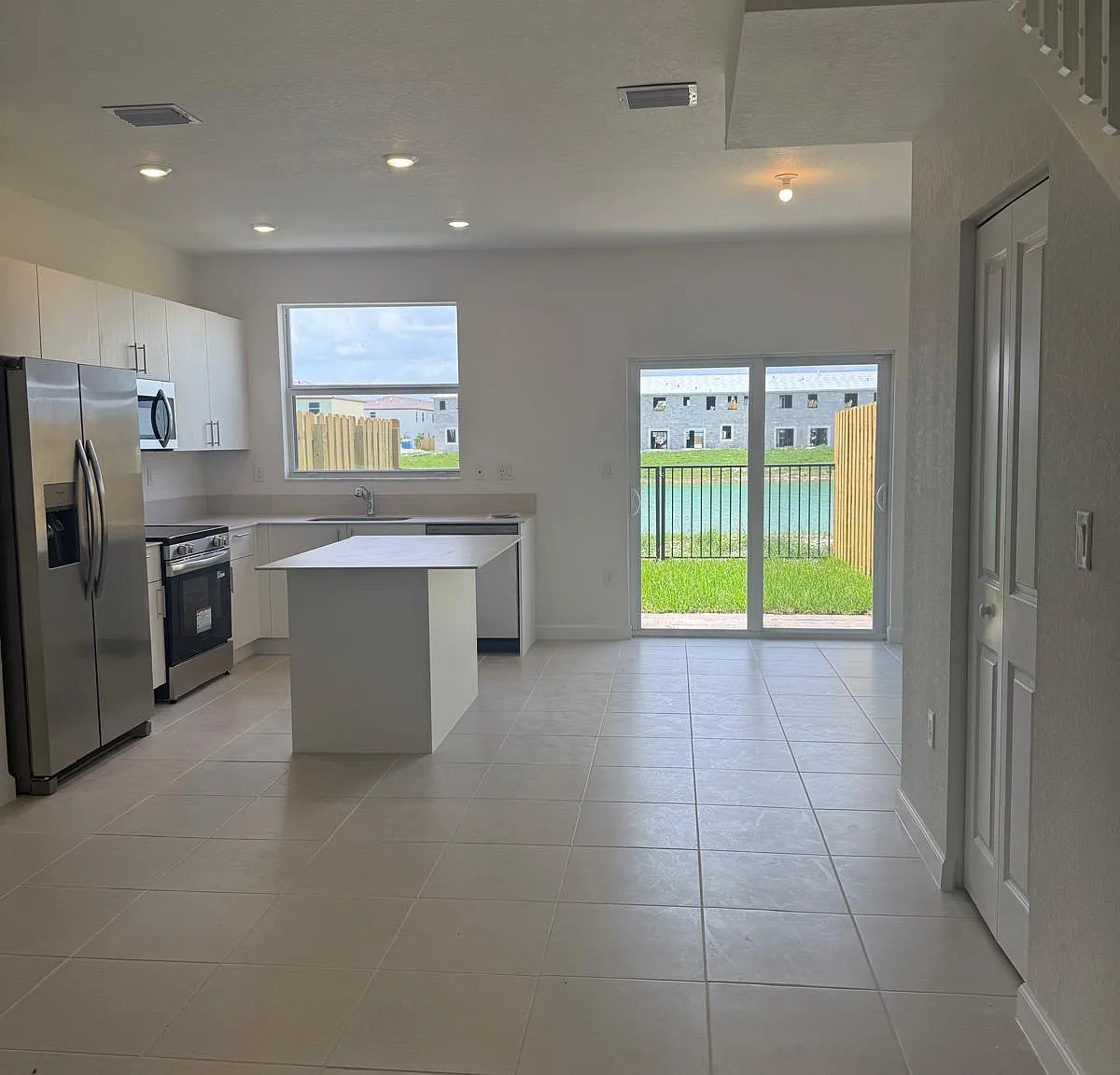 3 bed, 1334 sqft, $2,350 — Photo 3