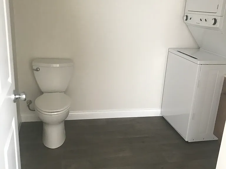 1501 Memorial Ave #3 — Photo 6