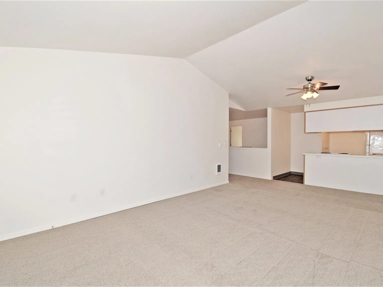 2 bed, 1000 sqft, $1,949 — Photo 4