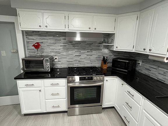 4th image of 44 Fairelm Ln #1
