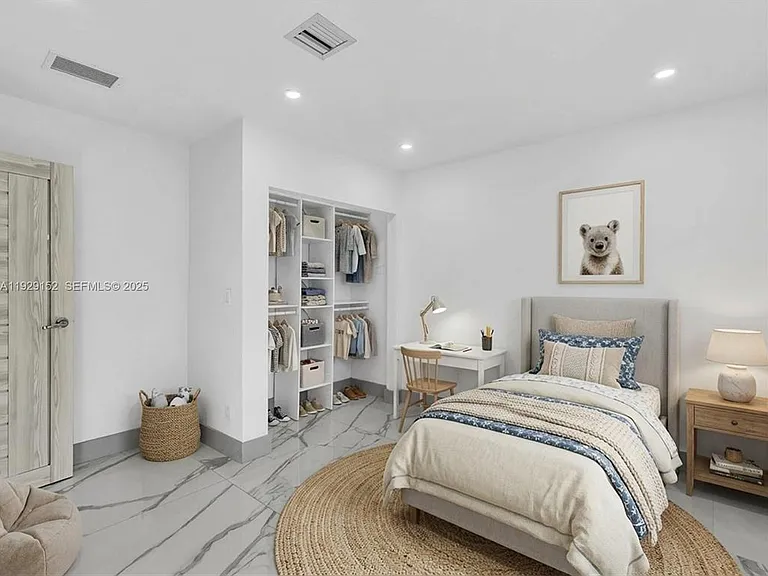 440 SE 8th Ave — Photo 15