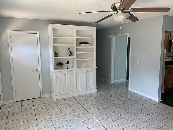 4th image of 5113 Lord Byron Rd