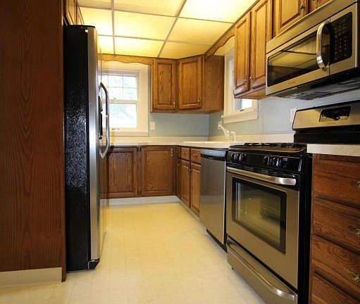 5th image of 1305 Waverly Dr