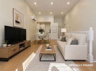 11 Beaconsfield Ave #2, Toronto, ON M6J 3J1