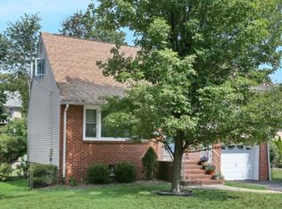 10 Fitting Pl, Nutley, NJ 07110