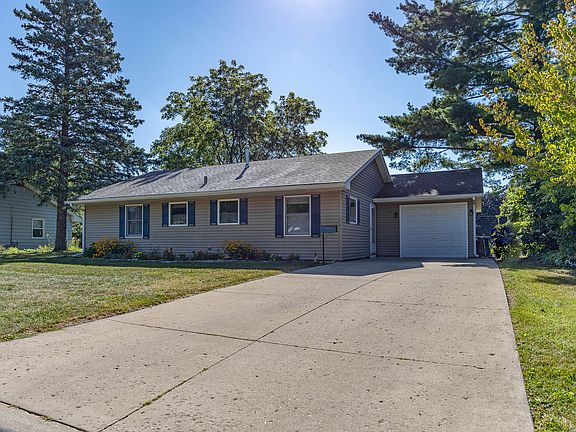 2nd image of 117 Knollwood Dr