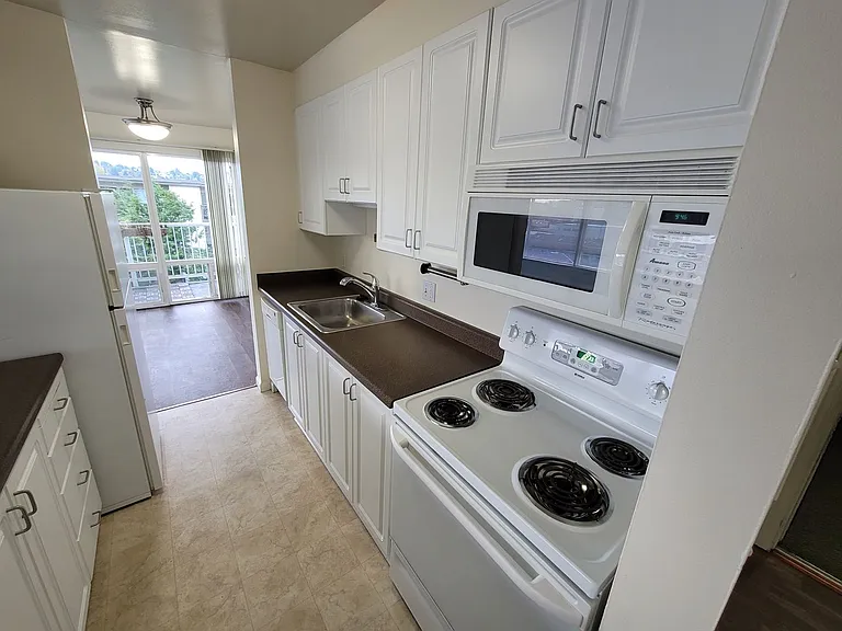 Russell/Central Park in the Heart of Ballard — Photo 89