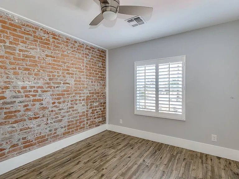 517-523 W Roosevelt St — Photo 11