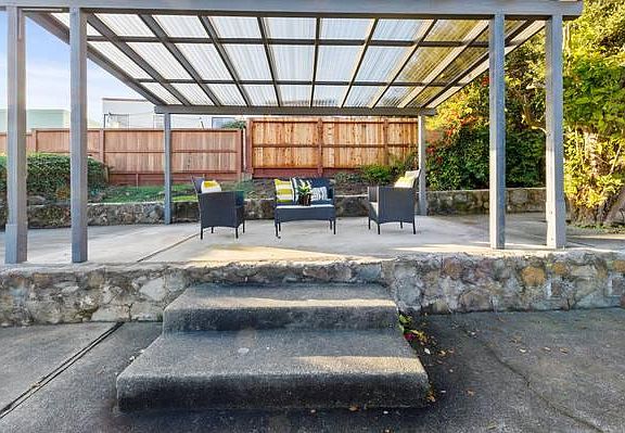 5th image of 557 Magnolia Ave